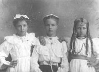  From left to right are Mary Bulah Speed, Mable Florence Speed, and Esther Catherine Speed. This photo was taken around 1908 in Clarendon, TX.
